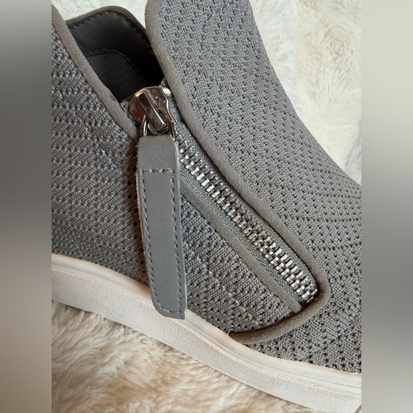 Steve Madden| Women's Camden Knit Wedge Sneakers | Size 7 - Picture 8 of 10